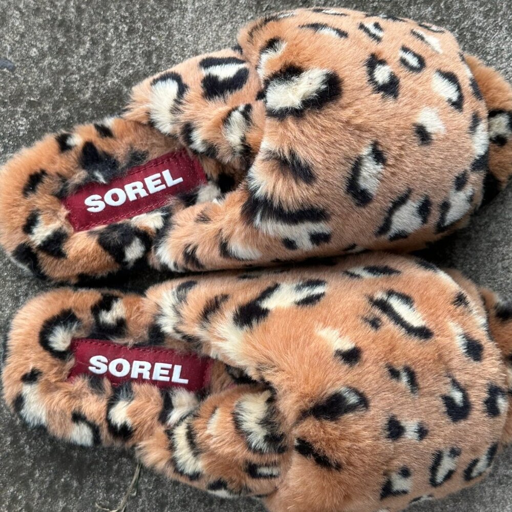 Women's Sorel Go - Mail Run Slipper - Leopard Faux Fur Size 7 NWOT